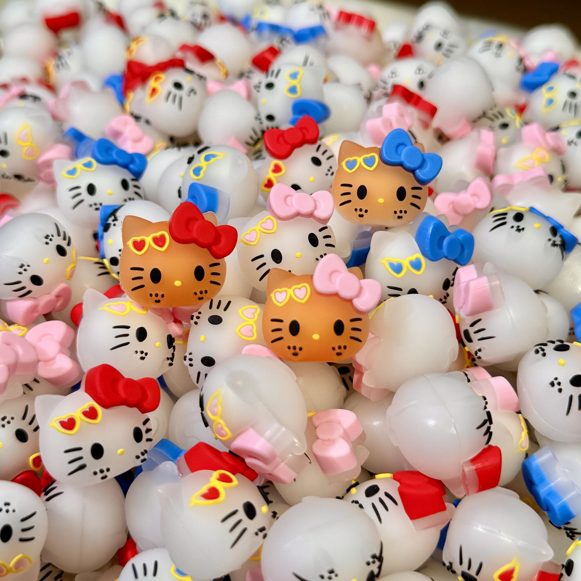 可爱晒太阳紫外线光变色凯蒂KT猫创意桌面车家居有趣装饰挂件摆件