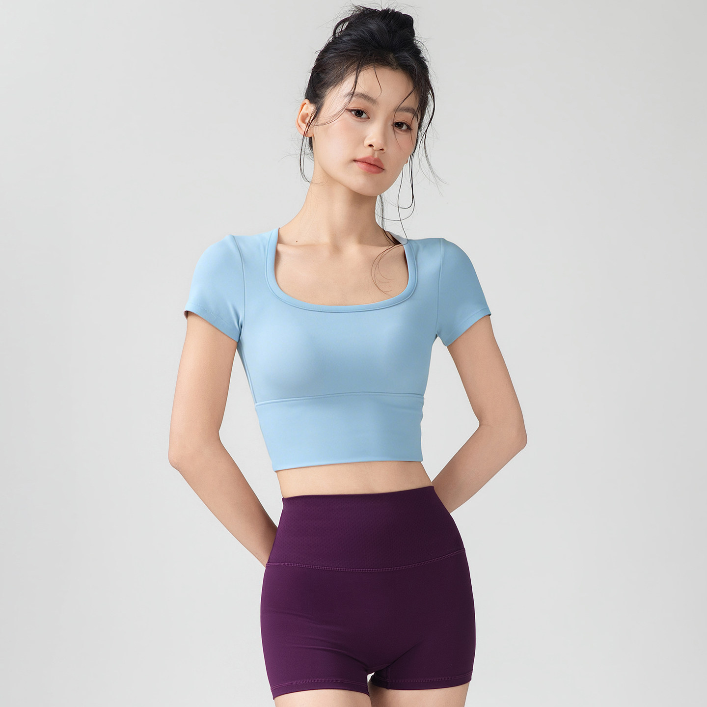 新款方领瘦脸带胸垫瑜伽服女普拉提训练上衣短袖运动跑步健身衣服