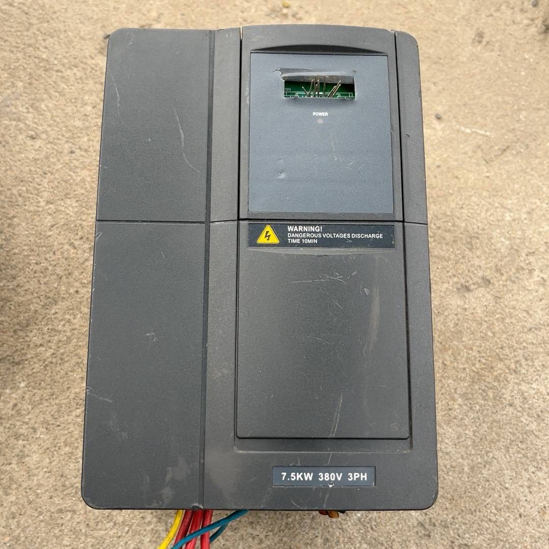 紫日变频器 ZVF300-P7R5T4MD 7.5KW 议价 维修！！！