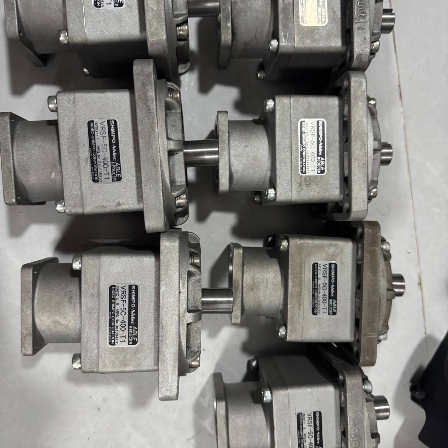 新宝减速机VRF-5C-400-T1  1:5 400W议价 维修！！！