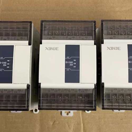 信捷XD-E4AD2DA，3只，新机成色，实拍图。功能正常包议价及维修