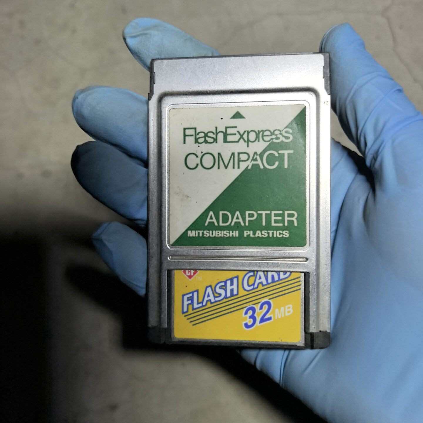 32MB CF卡，成色如图，正常拆机议价及维修！
