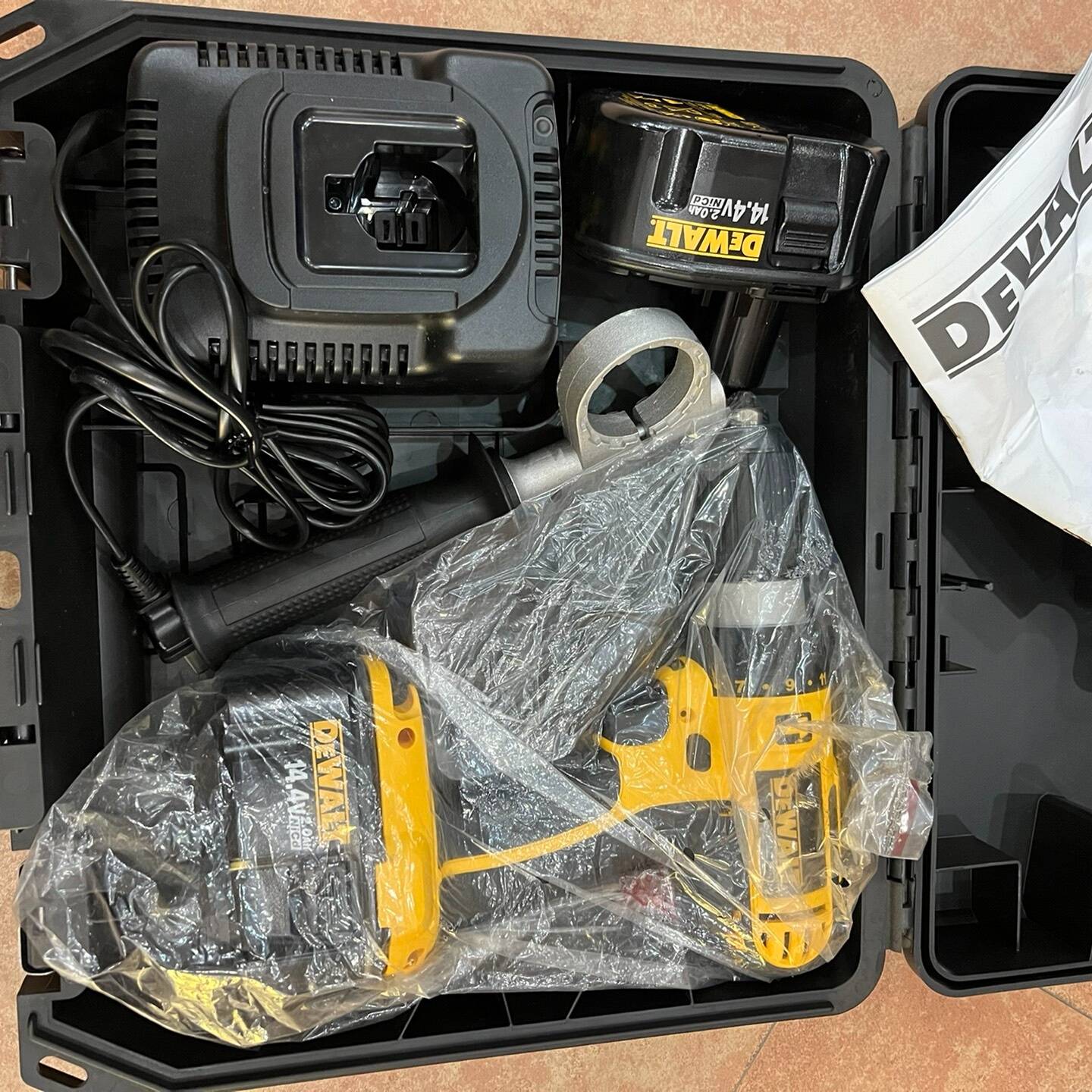 得伟DC735KA 14.4V 13mm紧湊型充议价 维修！！！