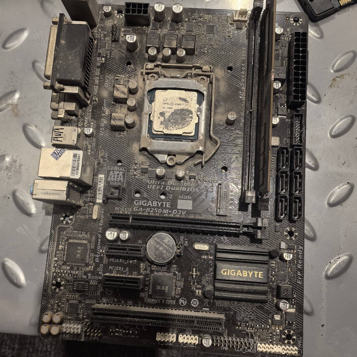 i3 7100+技嘉B250m-D3V套装  4G金议价 维修！！！