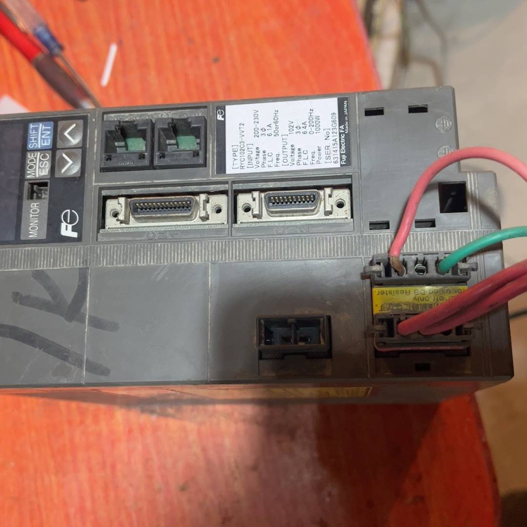 ryc102c3-vvt2富士驱动器，1kw，议价 维修！！！