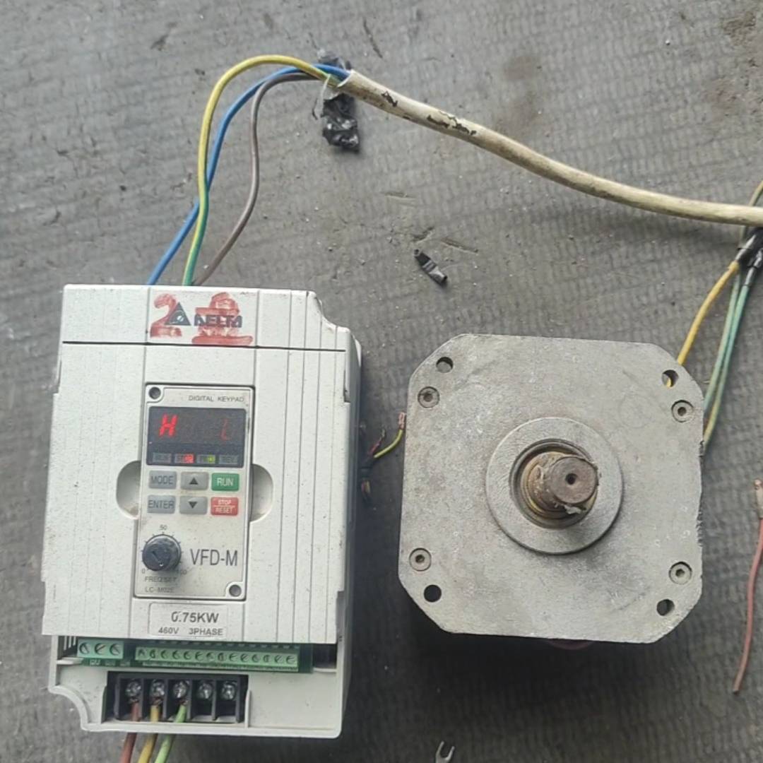 台达M系列变频器0.75kw  VFD007M4议价 维修！！！