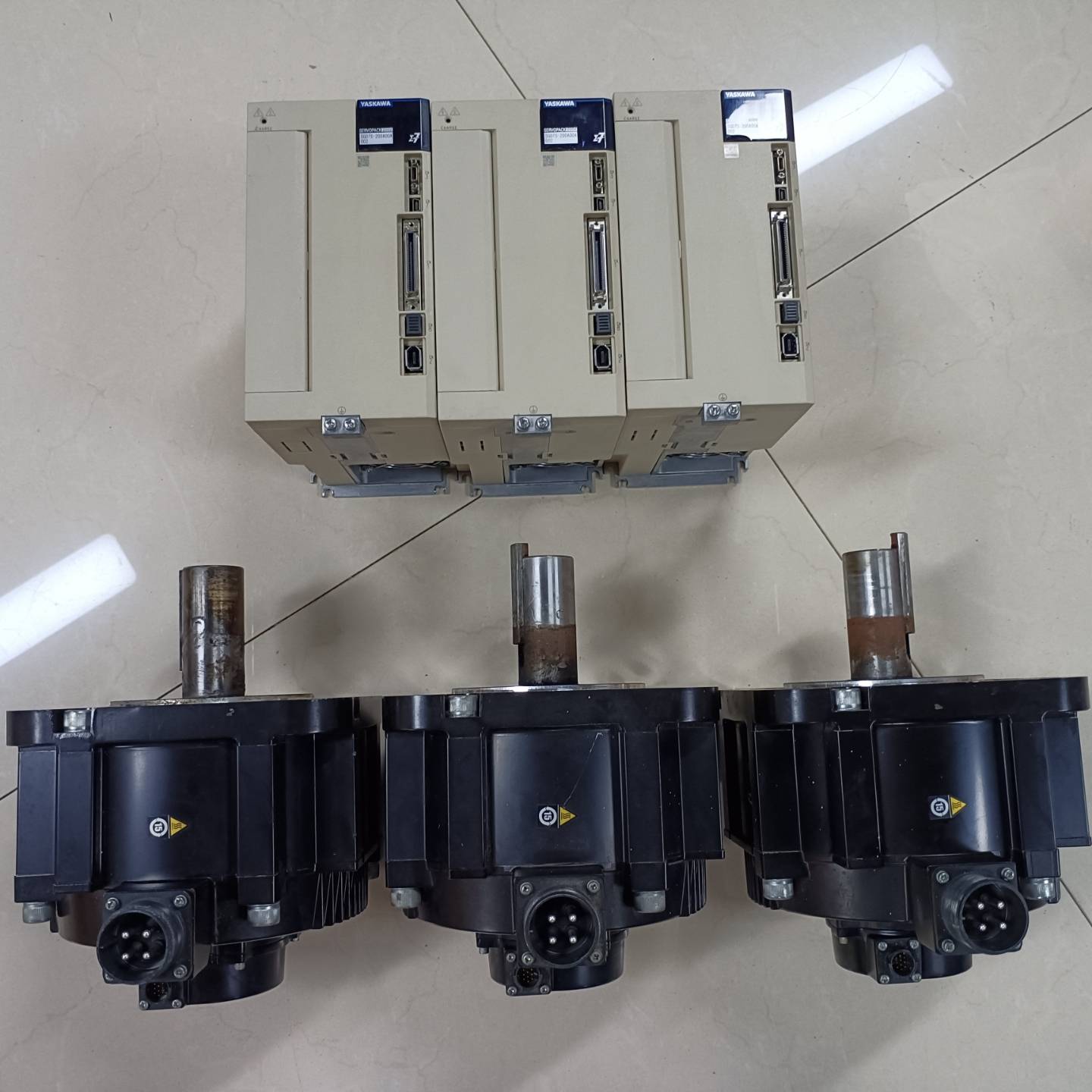 安川7系  3kw套装 SGD7S-200A00A+SG议价 维修！！！