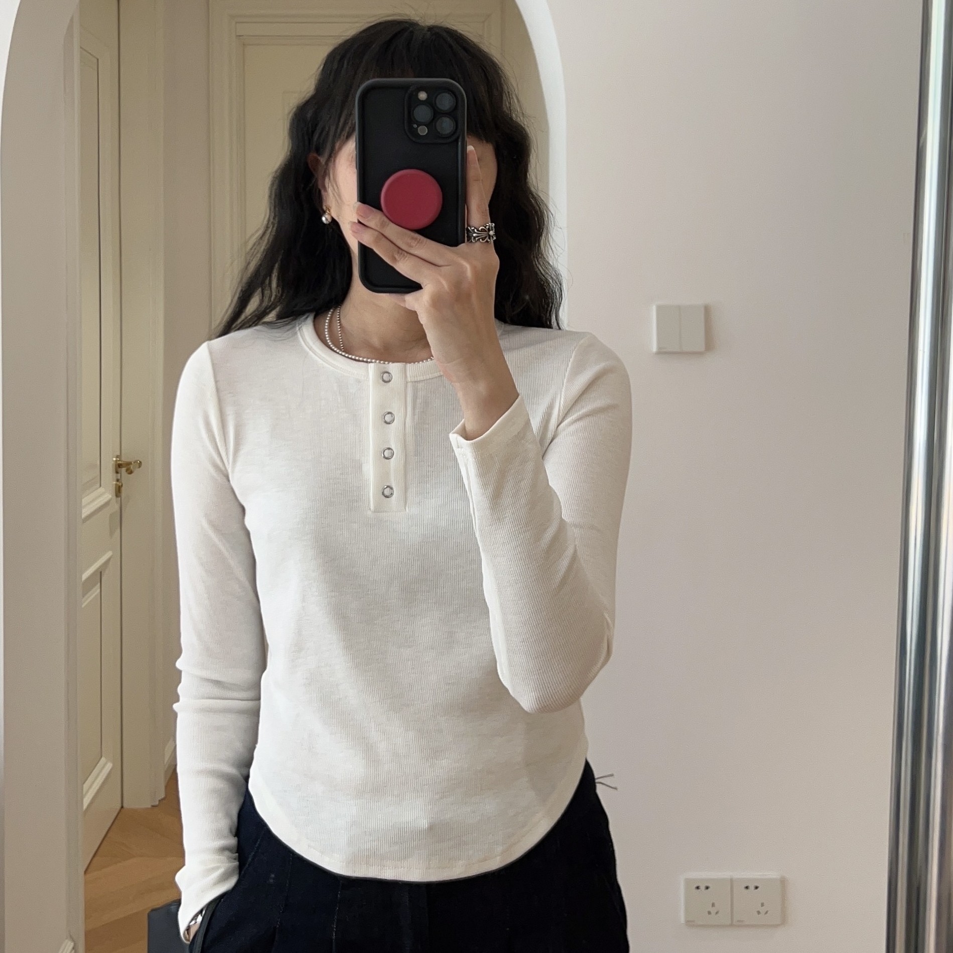 春装新款 法式简约文艺纽扣圆领修身长袖T恤 0.22KG