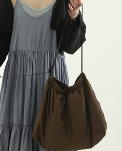 现货棕色 paper side strap hobo bag