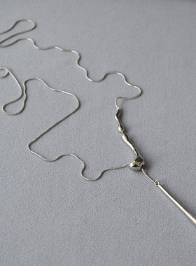 秋冬新款抽拉水滴珍珠项链金属质感长款项链女轻奢复古优雅毛衣链