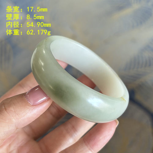 54.90白玉籽料手镯带翠色有原皮