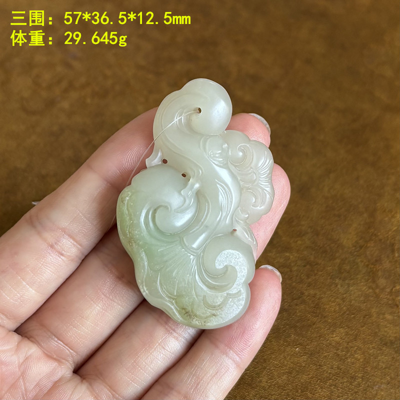 白玉籽料俏翠如意吊坠