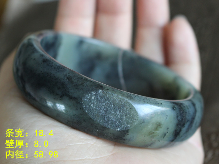 花色独特老熟留皮手镯朕品牌籽料