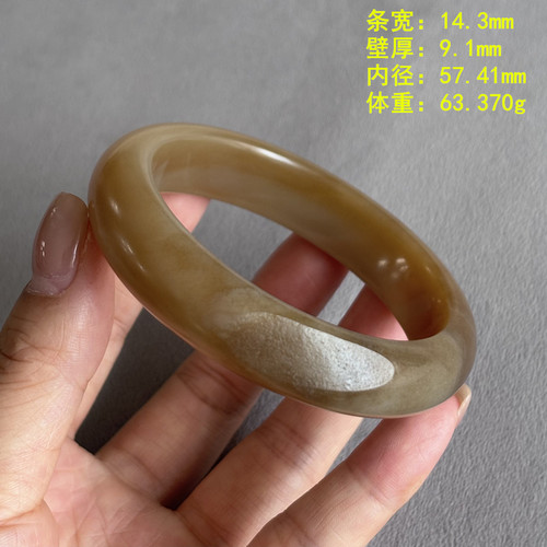 柔糖57.41糖玉籽料带皮手镯
