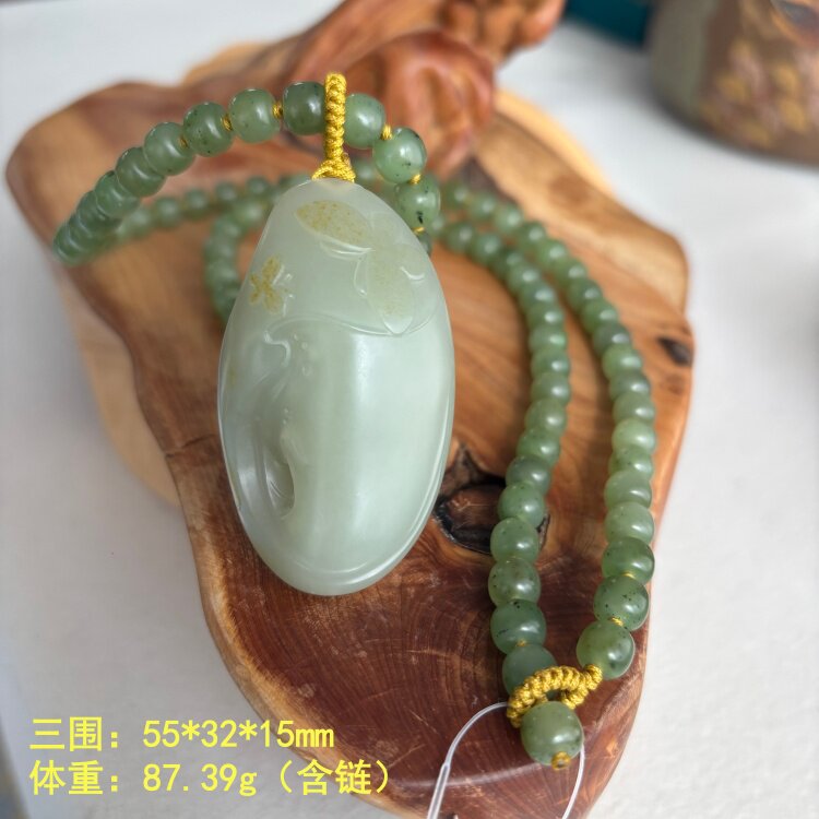 独特的青玉籽料挂件套装