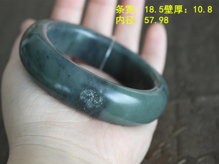 n110多克的大肥轮胎开仓墨玉籽料