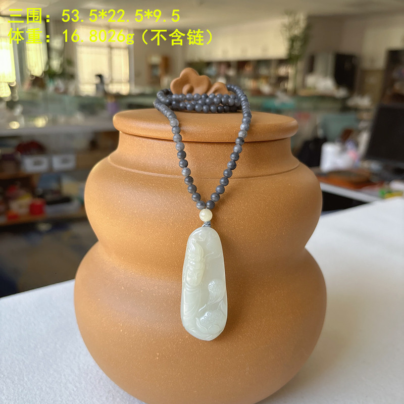质地很好的白玉籽料挂件