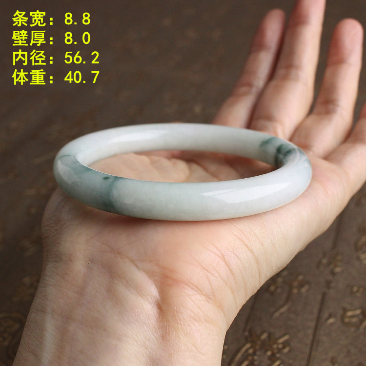 56.2的高颜值翡翠豆种美人镯
