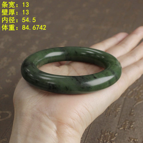 古典优雅的碧玉籽料圆条美人镯