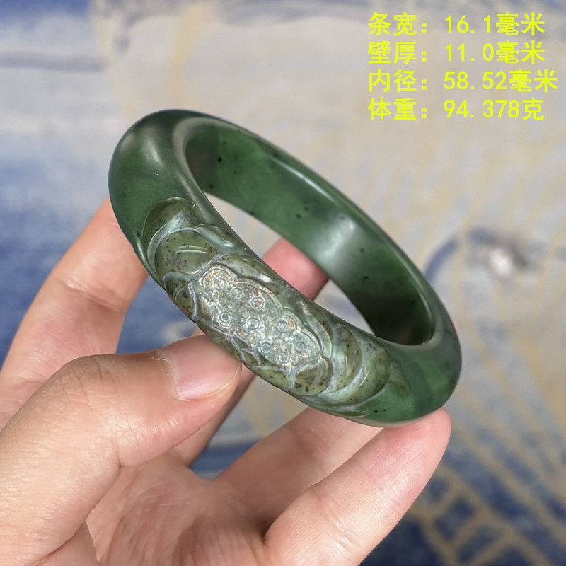 高密度碧玉籽料手镯原皮雕刻莲花