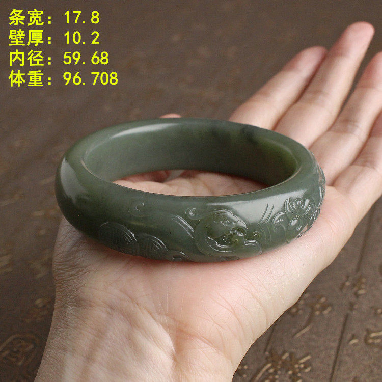 雕刻之后更精致大码青玉籽料手镯