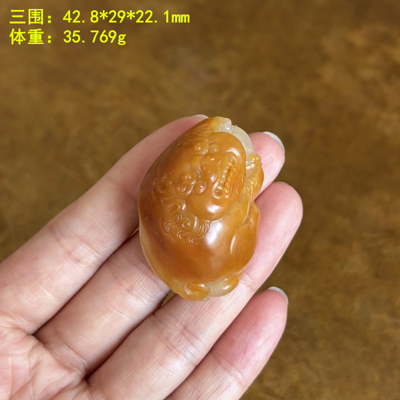 黄沁皮白玉籽料貔貅油坨坨一般