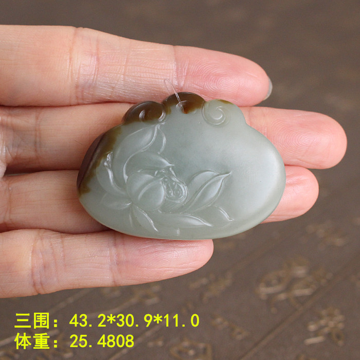 朕糖青白玉籽料如意荷花平安锁