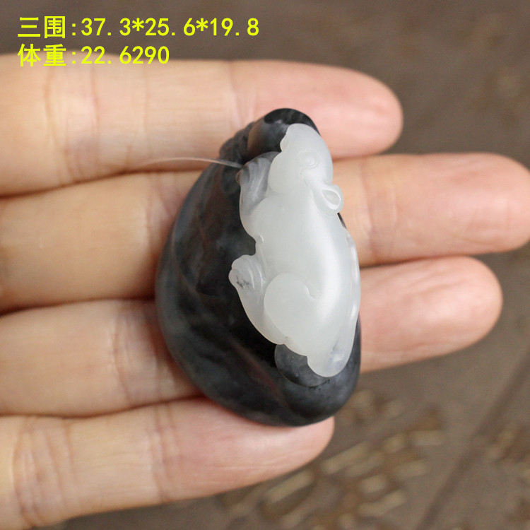 墨玉籽料“代代数钱”老鼠吊坠