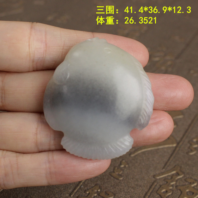 黑白分明的青花籽料小鱼挂件