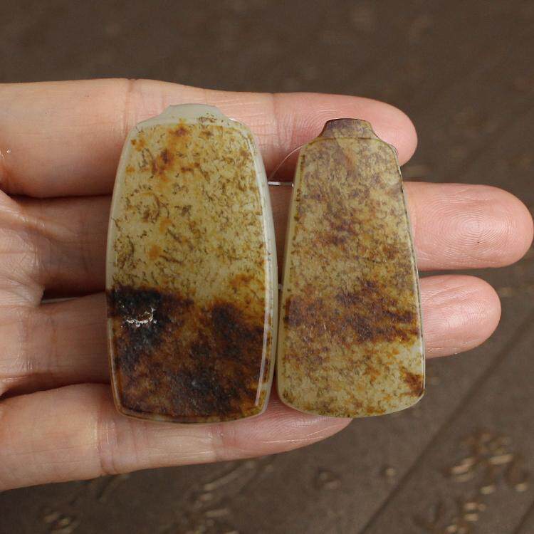 新疆和田玉籽料天然秋梨皮吊坠