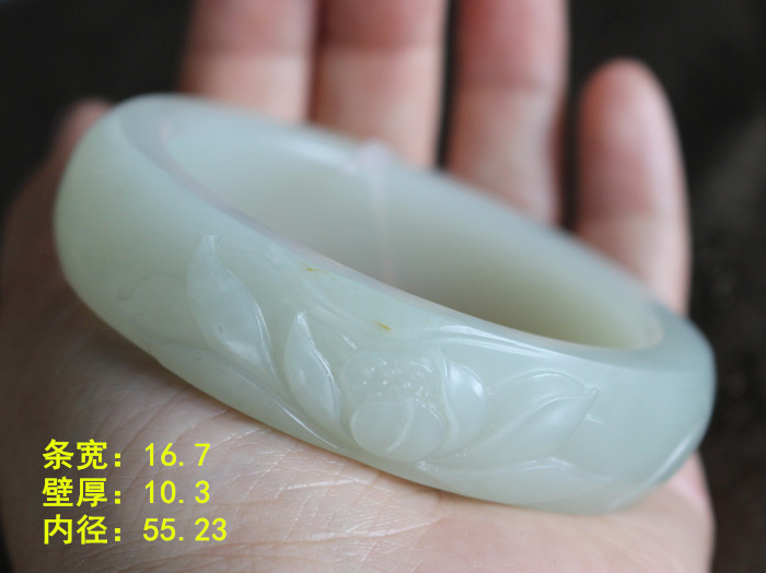 55.23闪青色调白玉籽料手镯