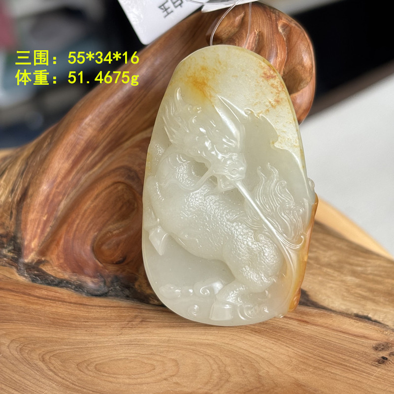 浑厚的白玉籽料起来挂件