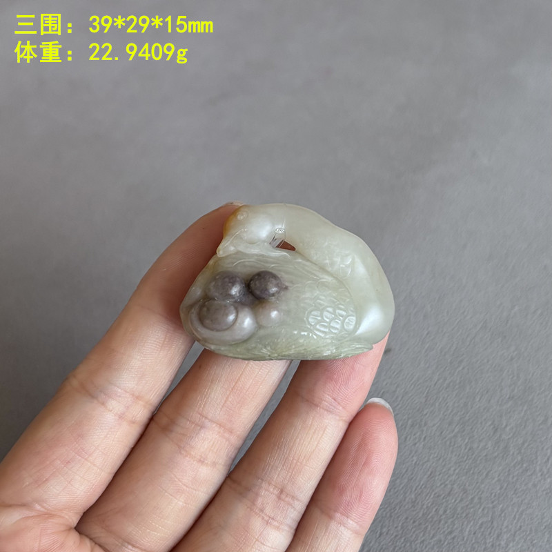 稀有四色俏色白玉籽料鹅如意挂件