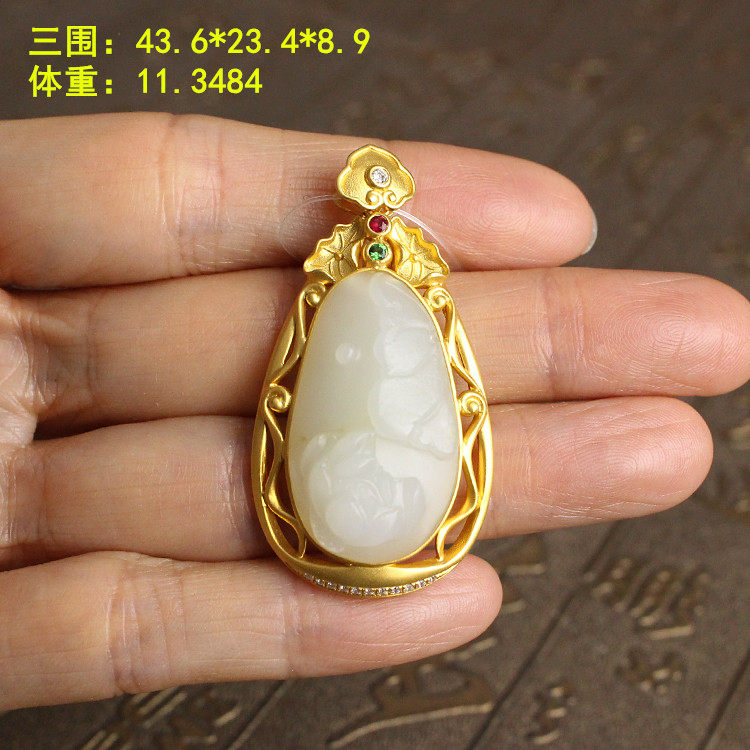 18K金镶羊脂白玉籽料莲花吊坠 有原皮 和田玉朕&reg;开仓