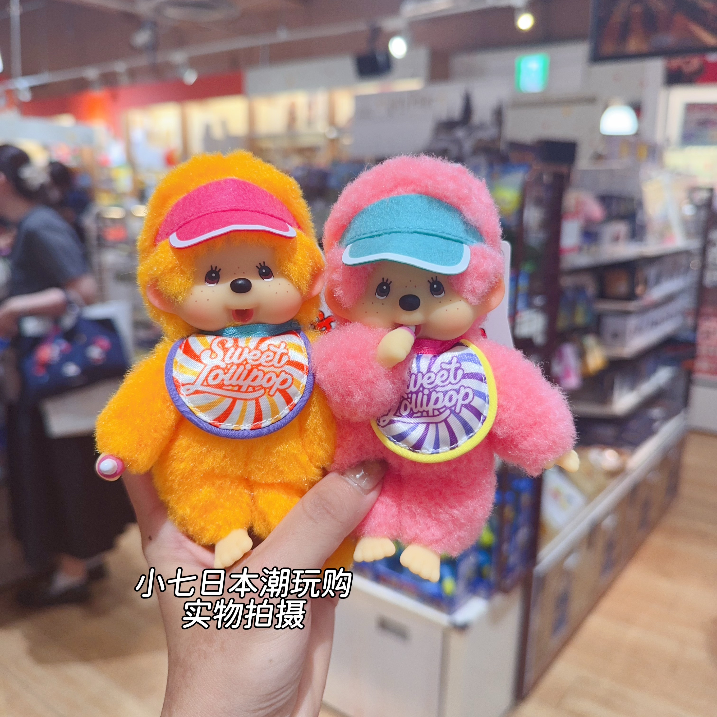 在途新品日本正品Monchhichi蒙奇奇甜心棒棒糖橙色粉色帽子挂件