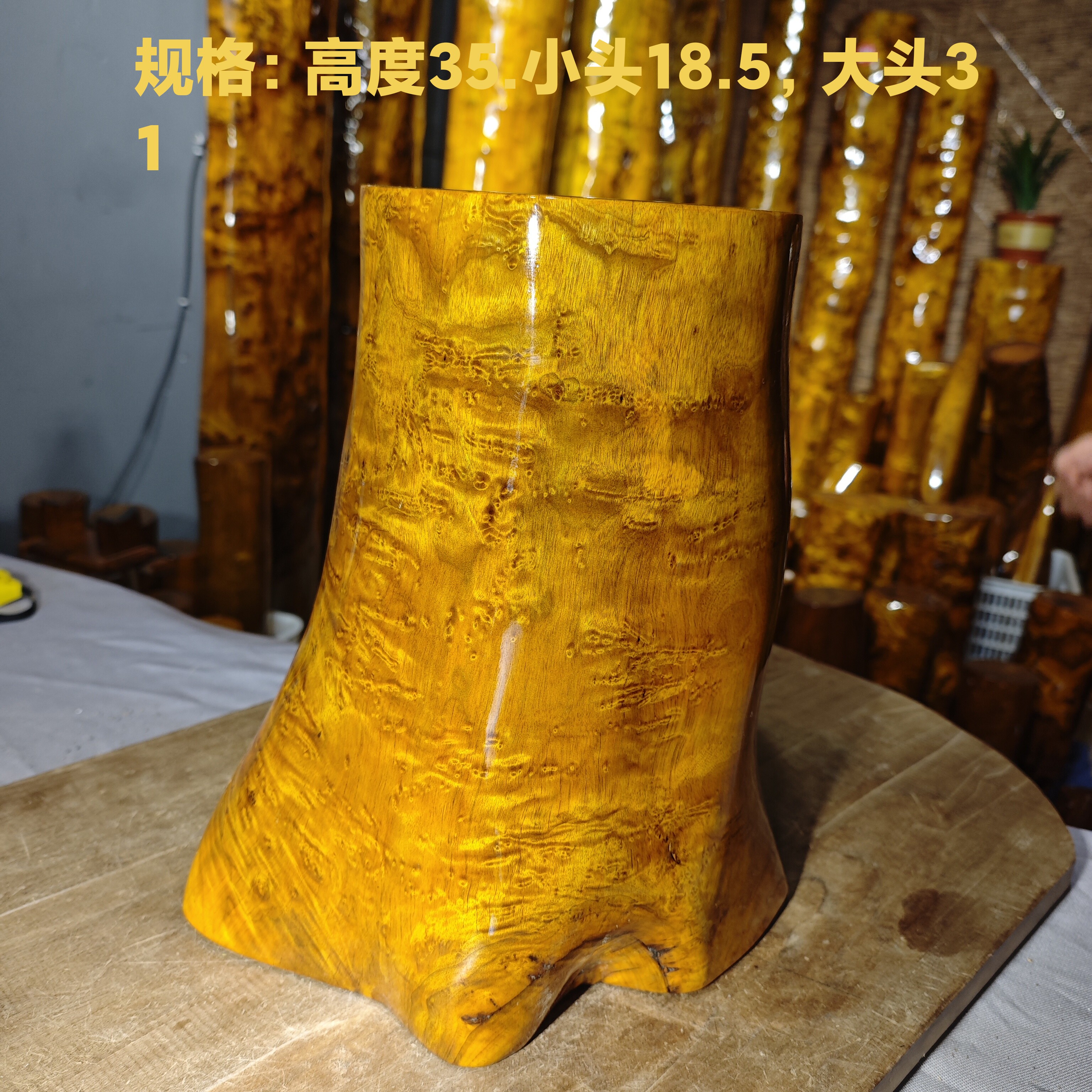 金丝楠木根雕摆件笔筒