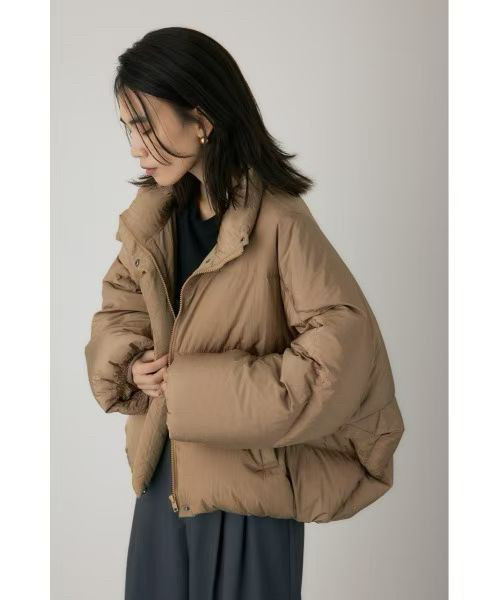 日单羽绒服，香槟色卡其色，86绒蓬松度特别高，蝙蝠款，衣长62