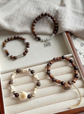 2026时尚秋冬新款檀木手链感莲蓬新中式百搭饰品国风古风串珠手串