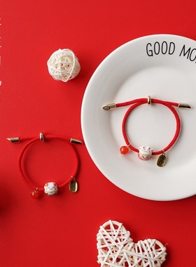 2026时尚韩版小可爱红绳手链卡通猫陶瓷新年饰品红色简约百搭男女