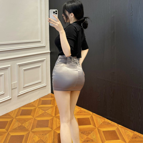 银灰哑光质感百搭修身弹力包臀裙