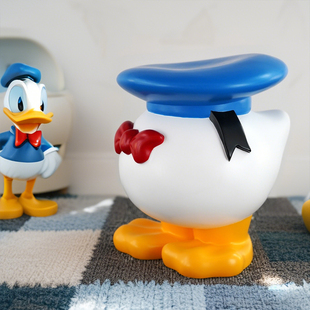 轻奢唐老鸭换鞋凳家居入户门儿童卡通小凳子客厅落地摆件装饰礼品