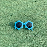 В форме цветка, синий