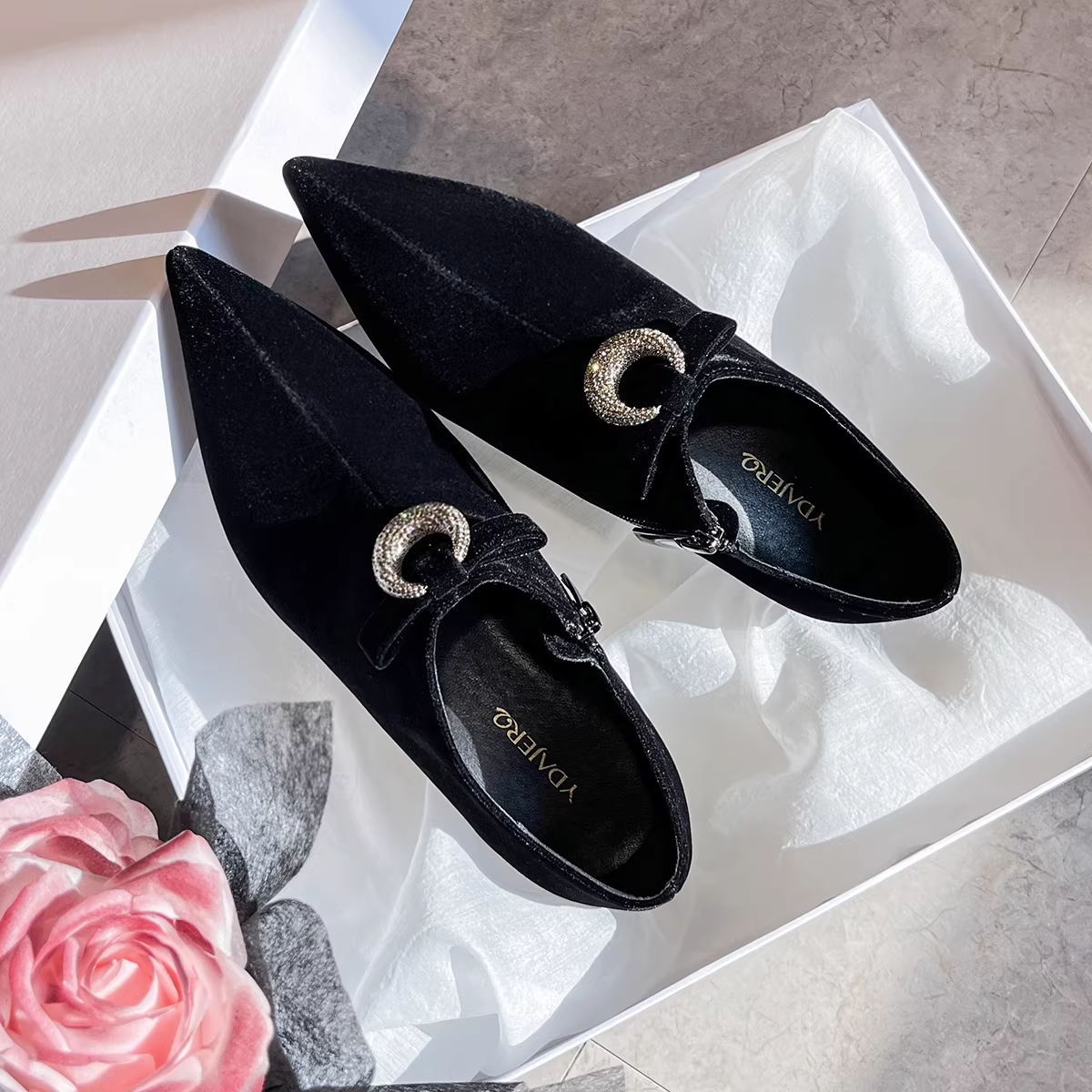 一代佳人2026春季新款水钻蝴蝶结金丝绒拉链尖头高跟鞋深口单鞋女