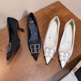 一代佳人2026春季新款时尚水钻尖头高跟鞋女细跟浅口舒适百搭单鞋