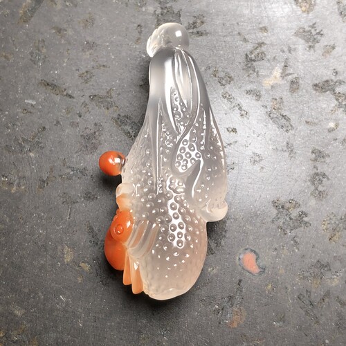 凉山联合料南红玛瑙 无裂原矿冰飘俏色巧雕玉兰花吊坠小挂件 8.48