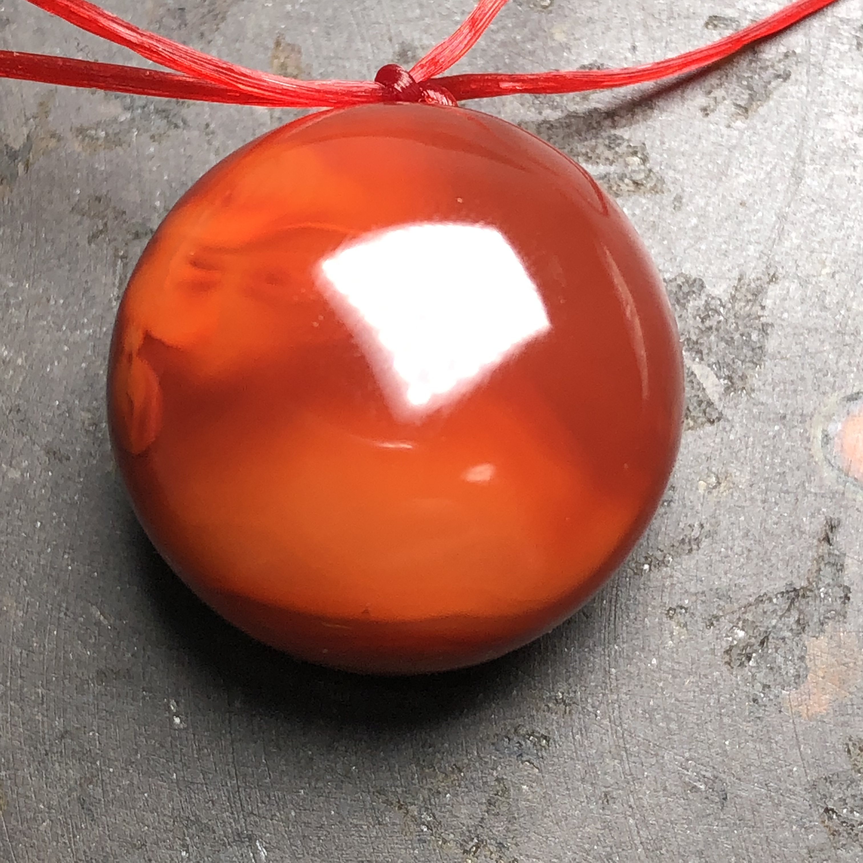 四川南红玛瑙天然九口料原矿无裂火焰纹玫瑰红小吊坠面包圈8.42克