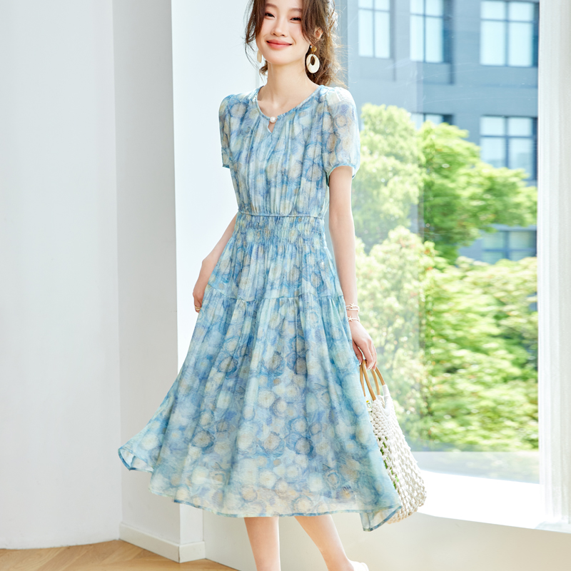 小个子碎花气质真丝连衣裙年轻款2025新款今年流行爆款夏季长裙子