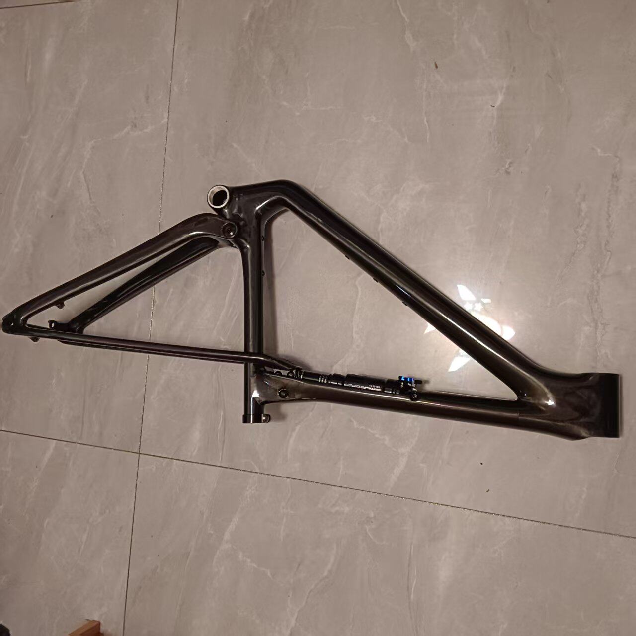 超轻碳纤维软尾山地越野车架打雷同款29er 148mm 多色制作S M L码