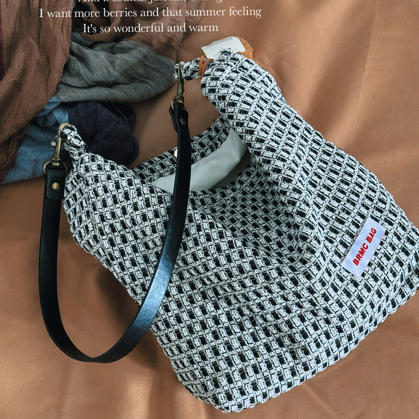 秋冬百搭大容量单肩包