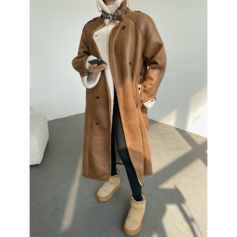 AcupStudio江右上 复古皮扣翻袖长款羊羔毛外套女冬季保暖上衣